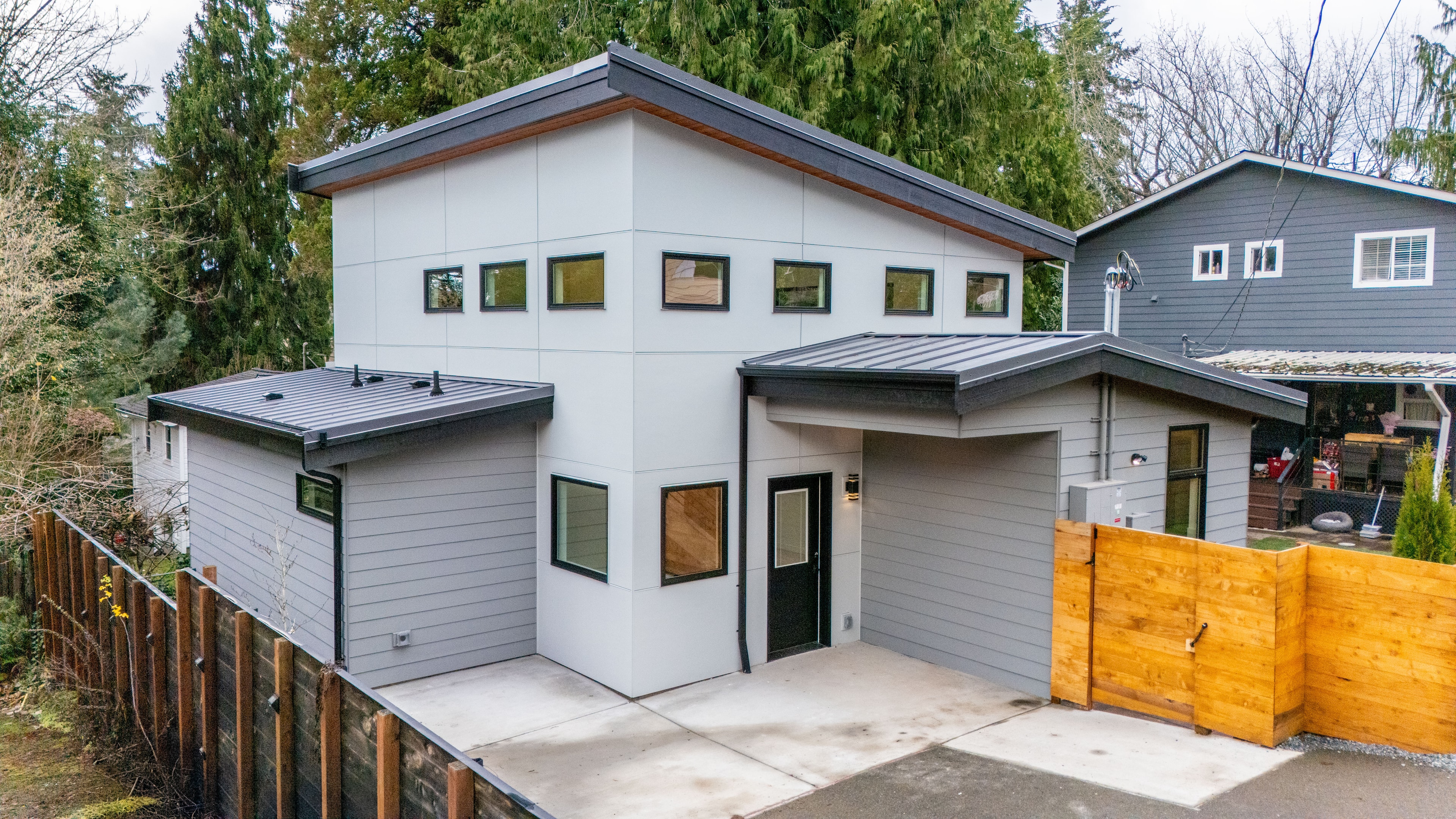 A main house and detached ADU (DADU) on one lot, built by DIGS Construction near Seattle